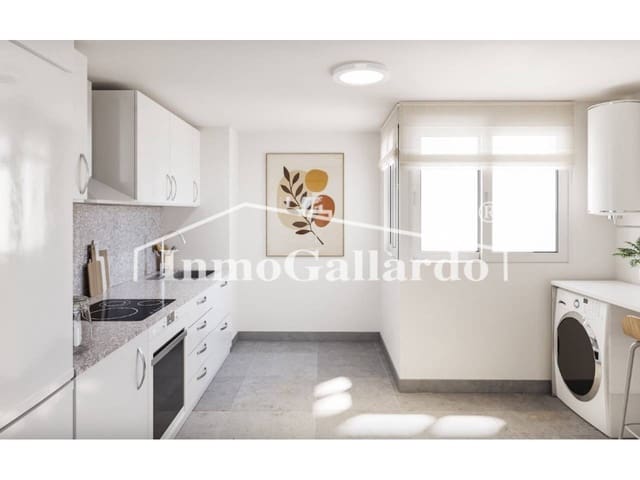 Piso de 2 habitaciones en Torre del Mar, Vélez-Málaga en venta con garaje - 289.950 € (Ref: 7811785)