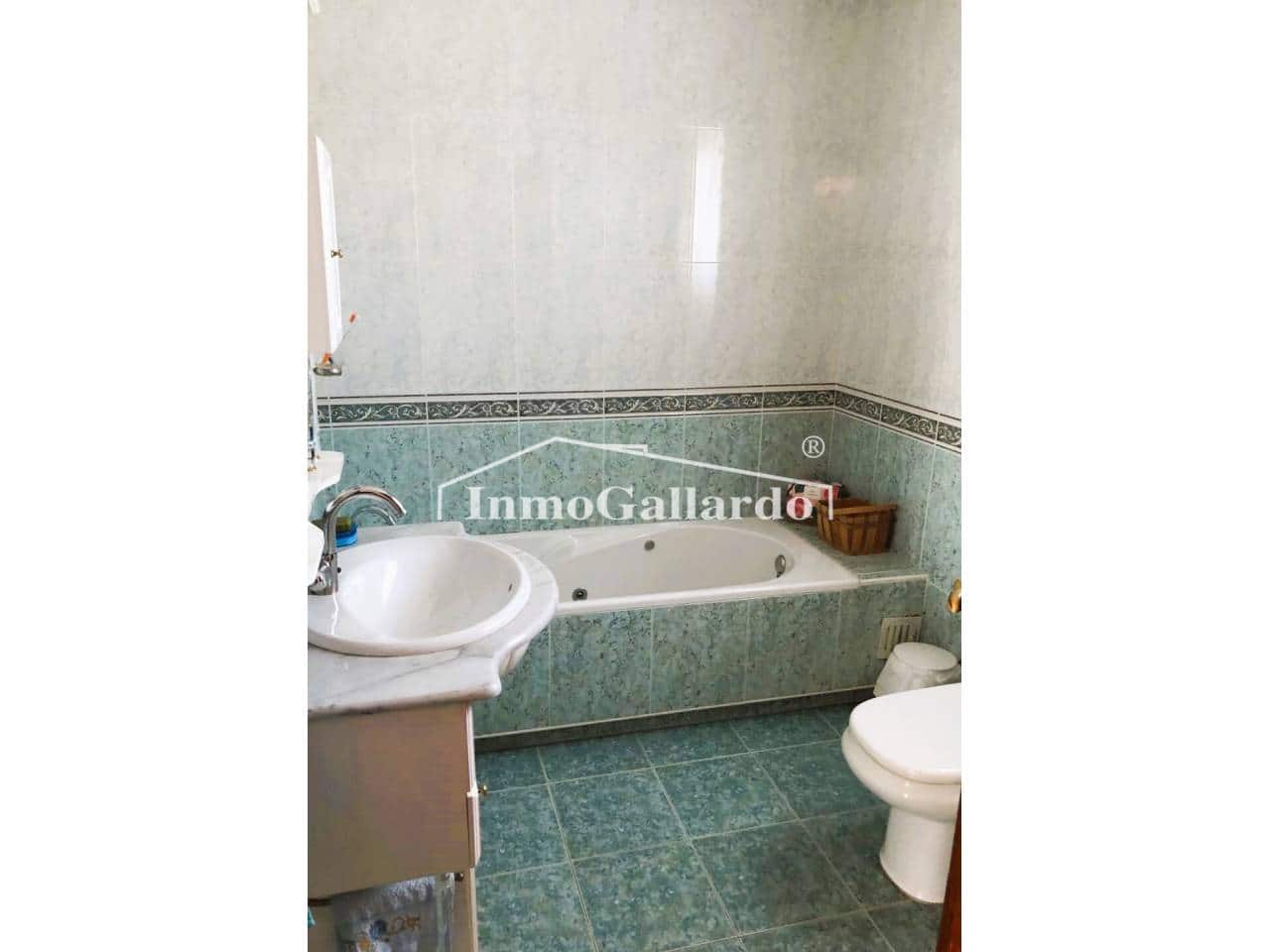 4 soverom Villa til salgs i Rincon de la Victoria med svømmebasseng garasje - € 699 000 (Ref: 8155932)