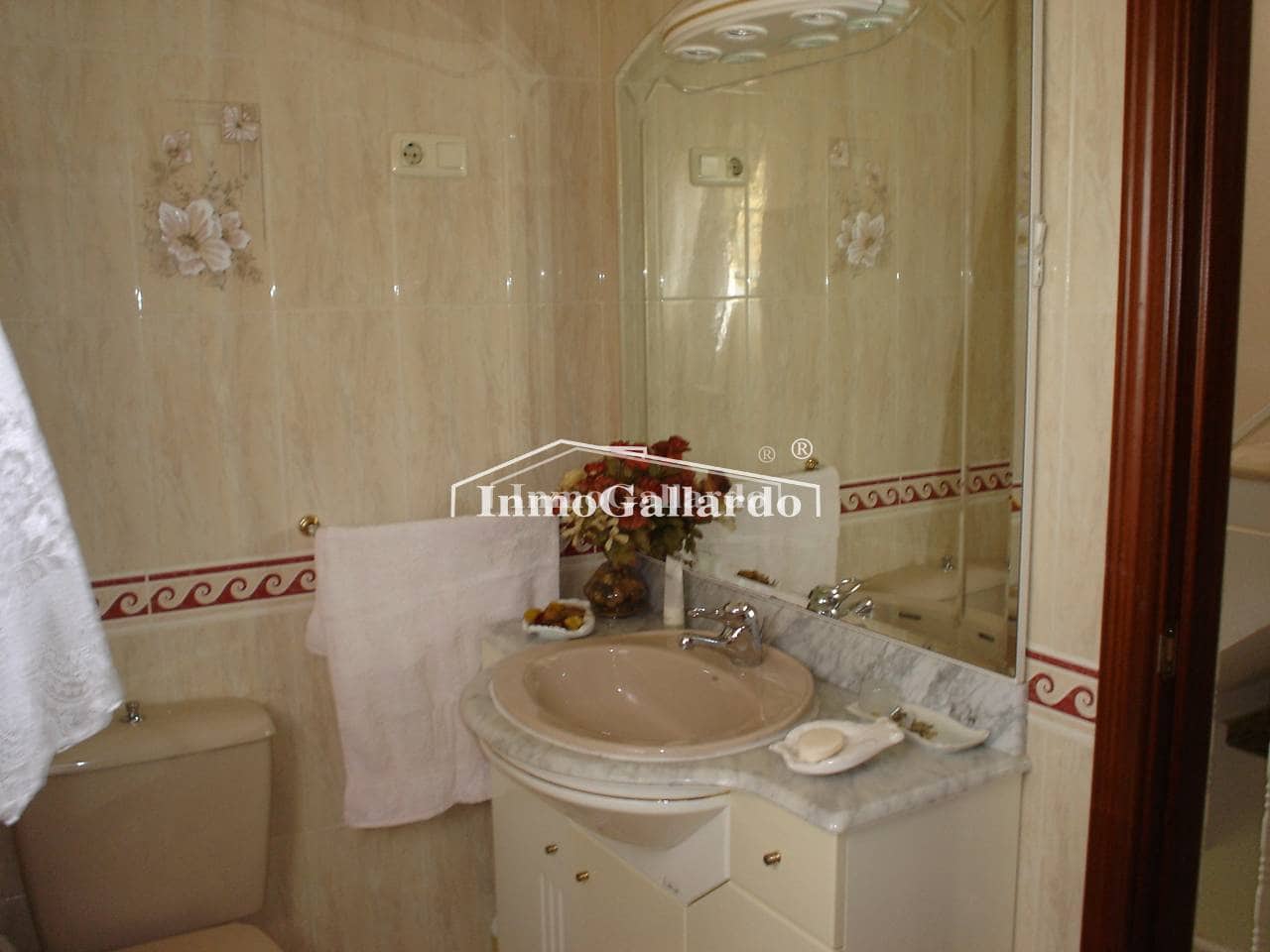 5 makuuhuone Omakotitalo myytävänä paikassa Malaga kaupunki - 225 000 € (Ref: 8246764)