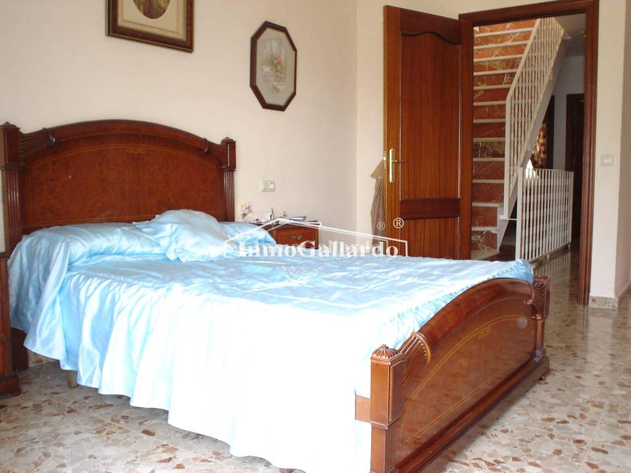 5 makuuhuone Omakotitalo myytävänä paikassa Malaga kaupunki - 225 000 € (Ref: 8246764)