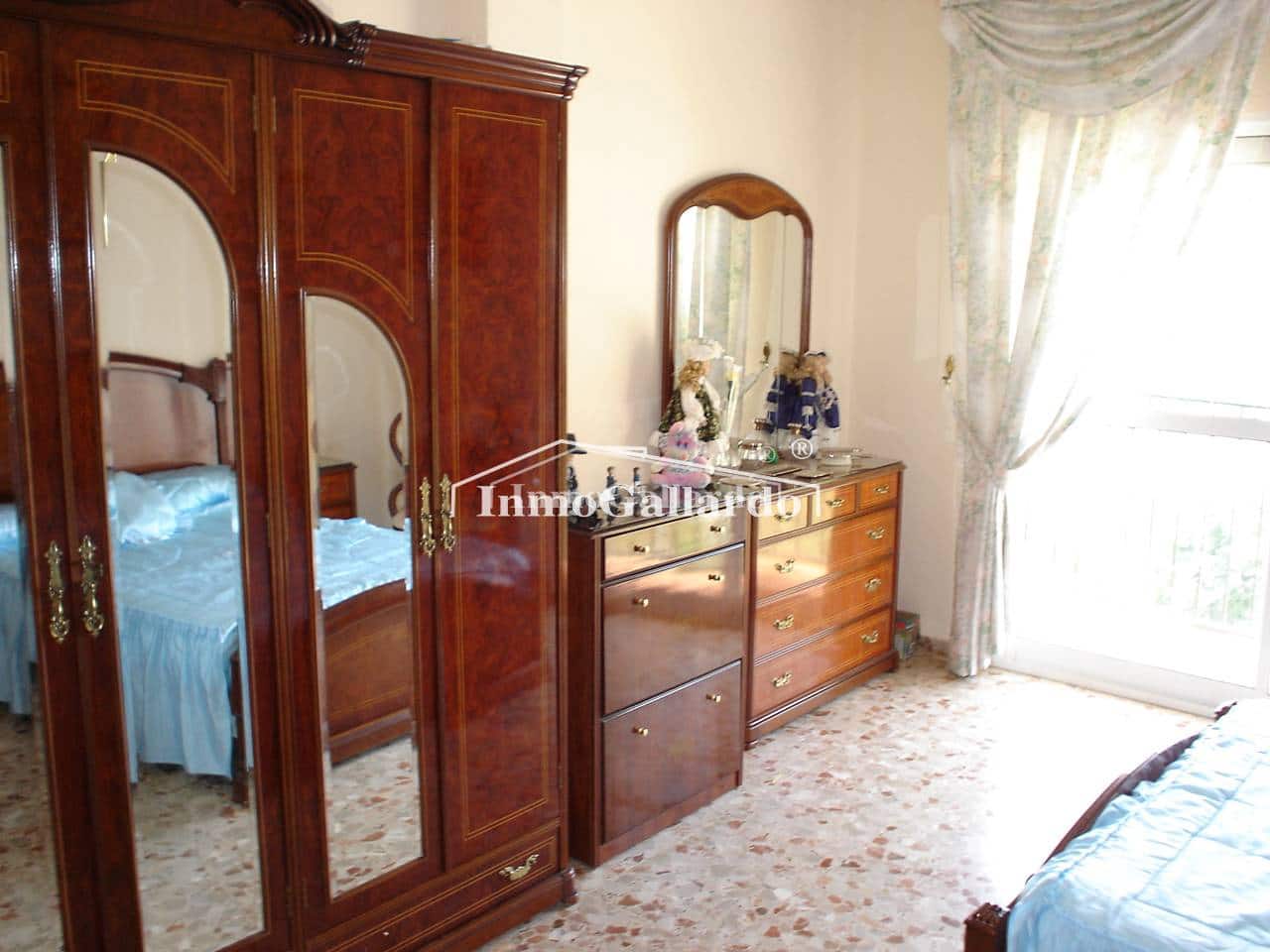 5 makuuhuone Omakotitalo myytävänä paikassa Malaga kaupunki - 225 000 € (Ref: 8246764)