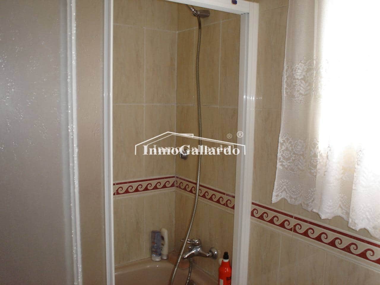 5 makuuhuone Omakotitalo myytävänä paikassa Malaga kaupunki - 225 000 € (Ref: 8246764)