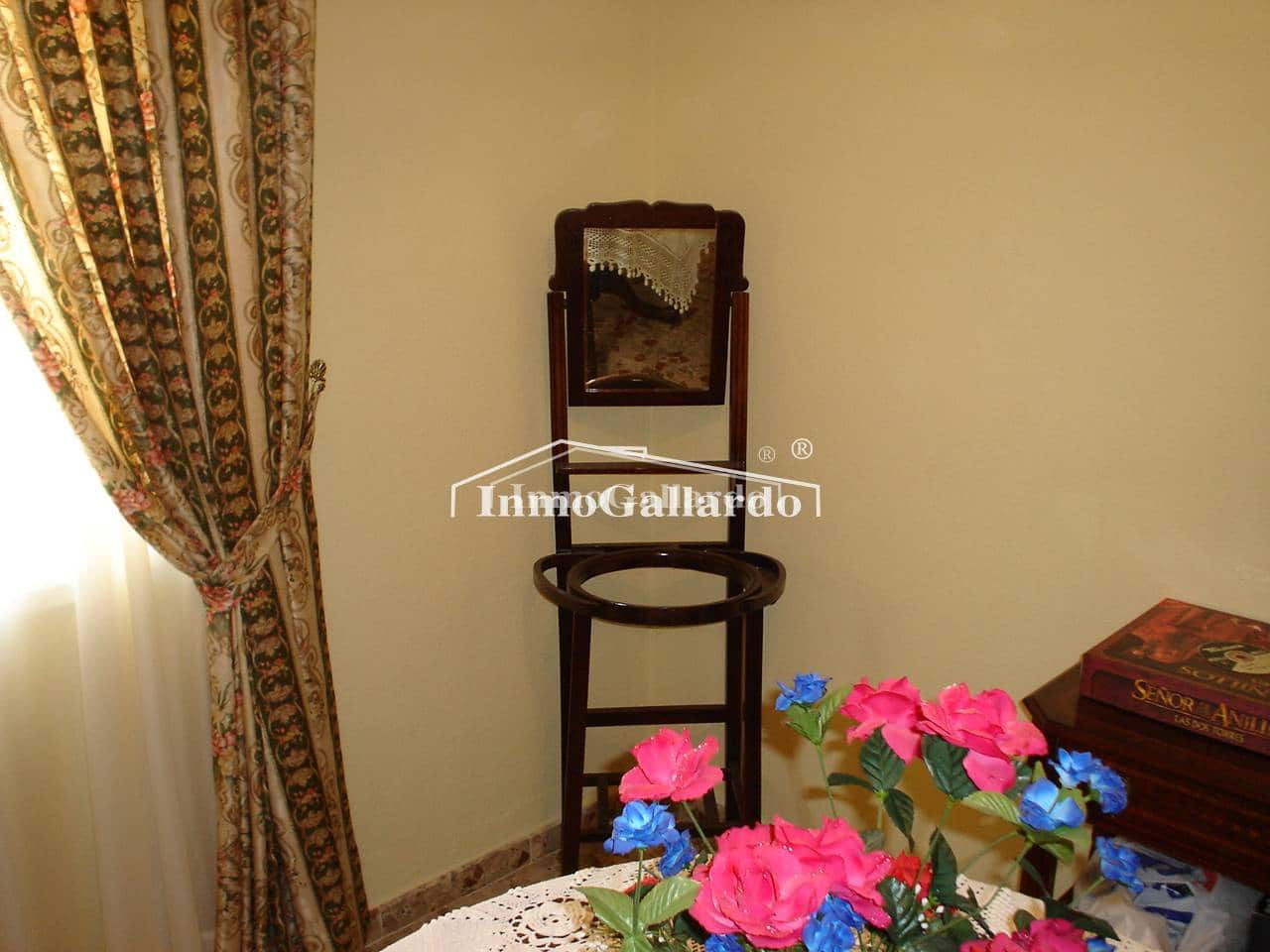 5 makuuhuone Omakotitalo myytävänä paikassa Malaga kaupunki - 225 000 € (Ref: 8246764)