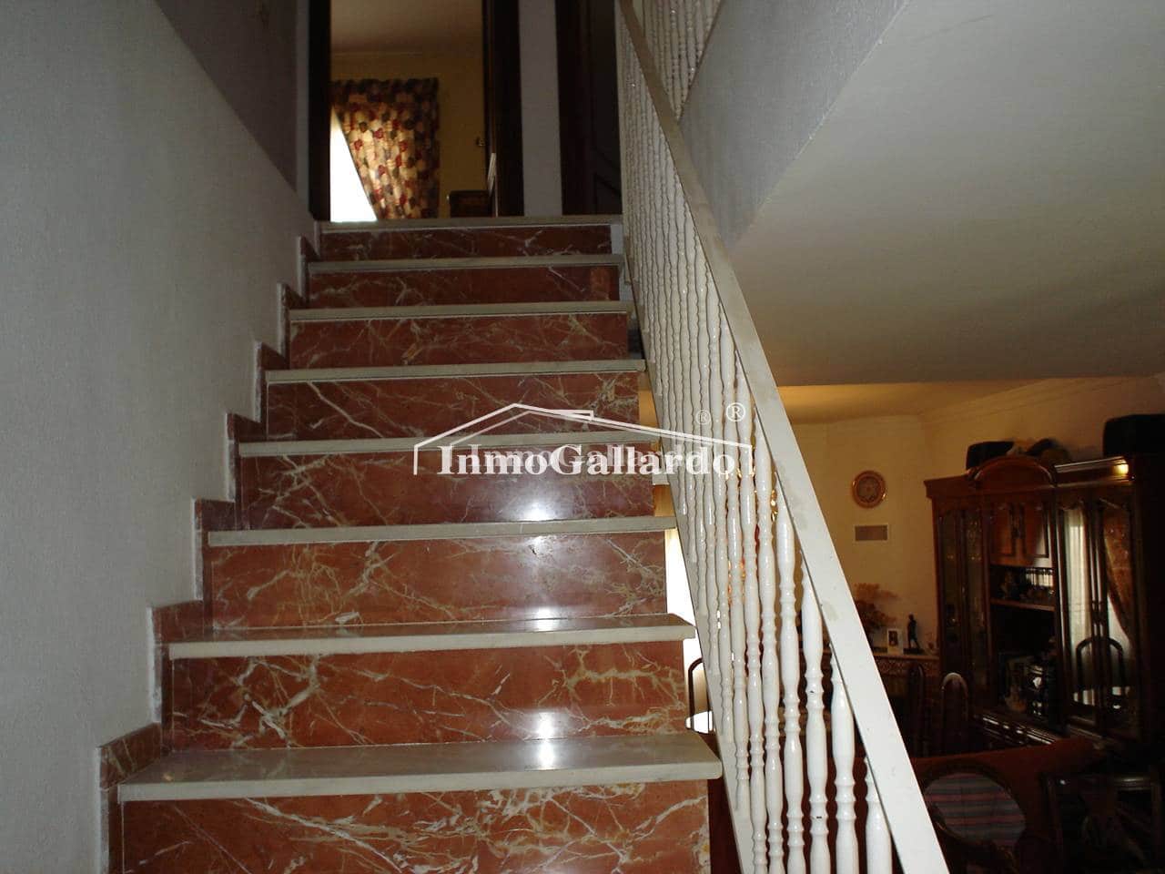 5 makuuhuone Omakotitalo myytävänä paikassa Malaga kaupunki - 225 000 € (Ref: 8246764)