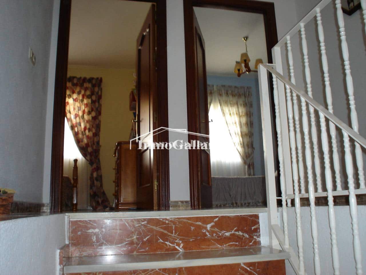 5 makuuhuone Omakotitalo myytävänä paikassa Malaga kaupunki - 225 000 € (Ref: 8246764)