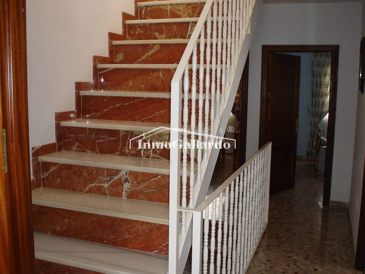 5 makuuhuone Omakotitalo myytävänä paikassa Malaga kaupunki - 225 000 € (Ref: 8246764)