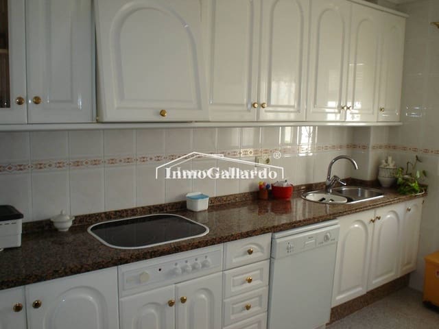 5 makuuhuone Omakotitalo myytävänä paikassa Málaga kaupunki - 225 000 € (Ref: 8246764)