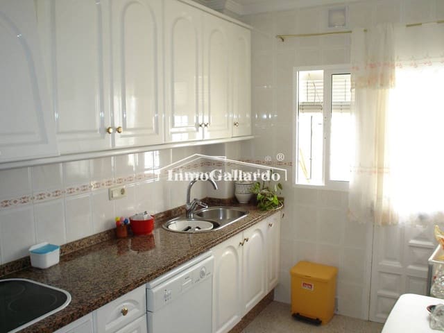 5 makuuhuone Omakotitalo myytävänä paikassa Málaga kaupunki - 225 000 € (Ref: 8246764)