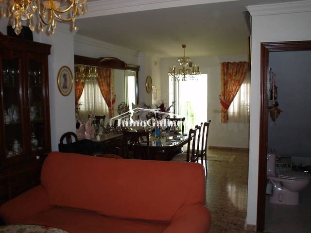 5 makuuhuone Omakotitalo myytävänä paikassa Málaga kaupunki - 225 000 € (Ref: 8246764)