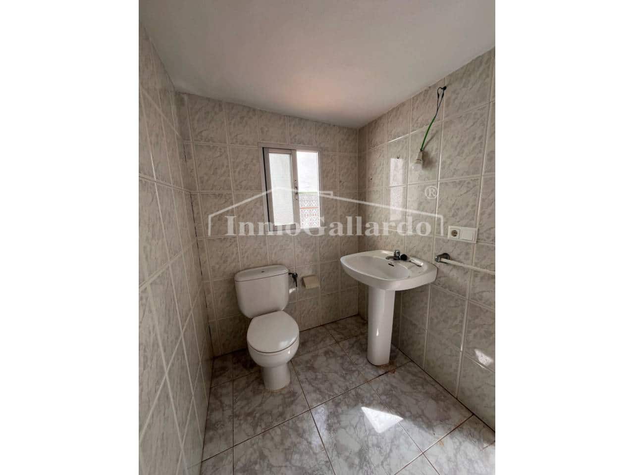 5 bedroom Townhouse for sale in Pizarra with garage - € 210,000 (Ref: 8471949)