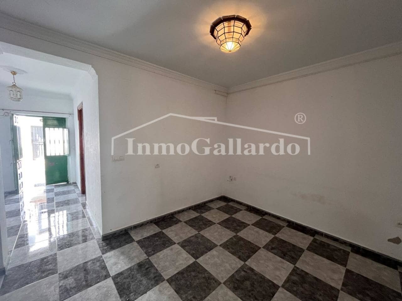 5 bedroom Townhouse for sale in Pizarra with garage - € 210,000 (Ref: 8471949)