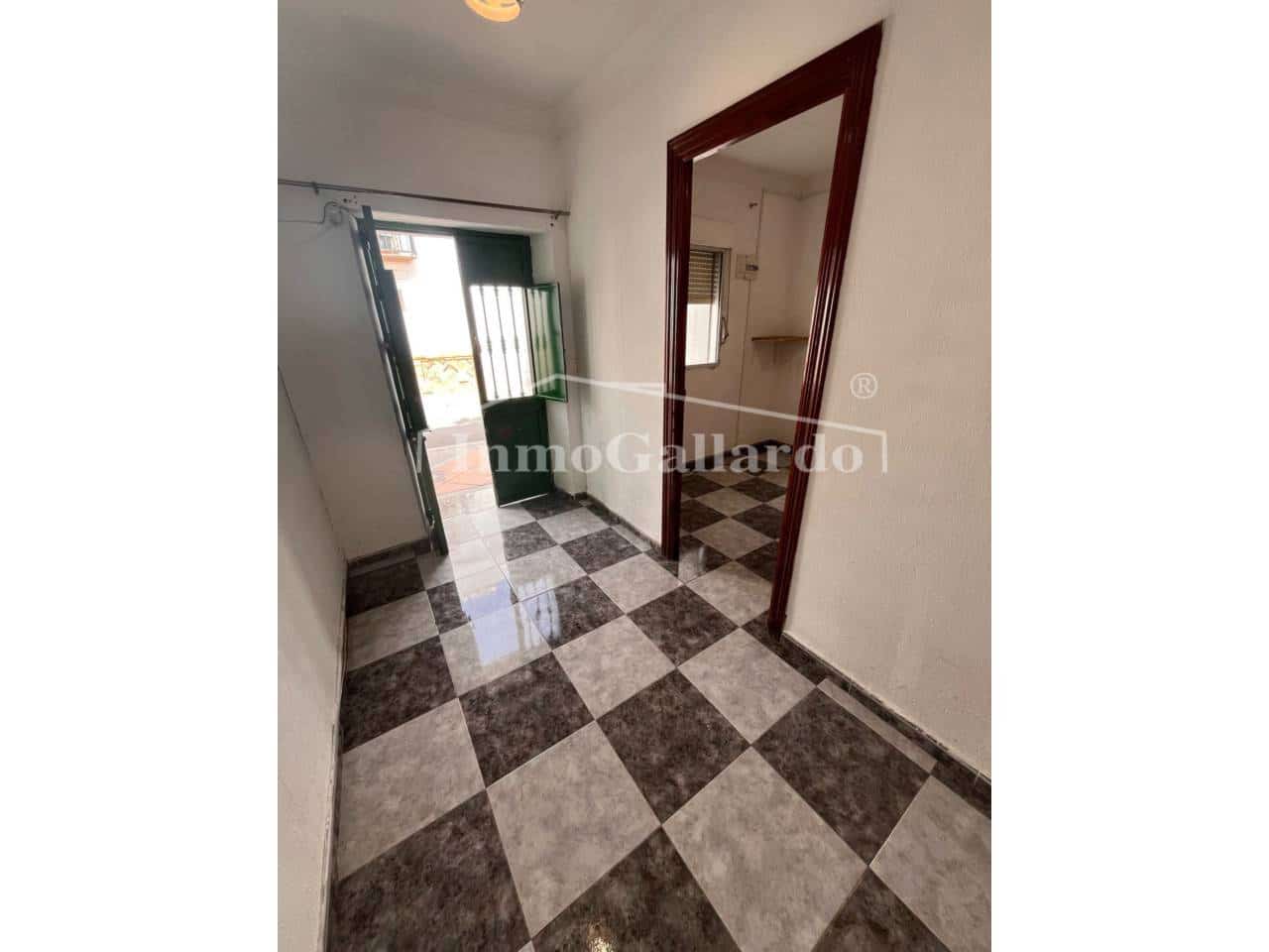 5 bedroom Townhouse for sale in Pizarra with garage - € 210,000 (Ref: 8471949)