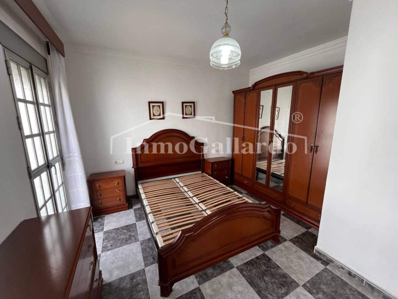 5 bedroom Townhouse for sale in Pizarra with garage - € 210,000 (Ref: 8471949)