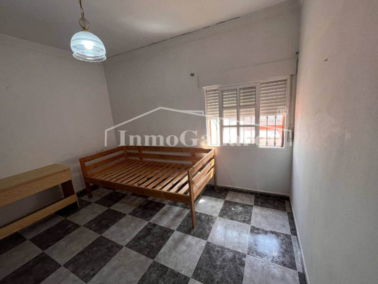 5 bedroom Townhouse for sale in Pizarra with garage - € 210,000 (Ref: 8471949)