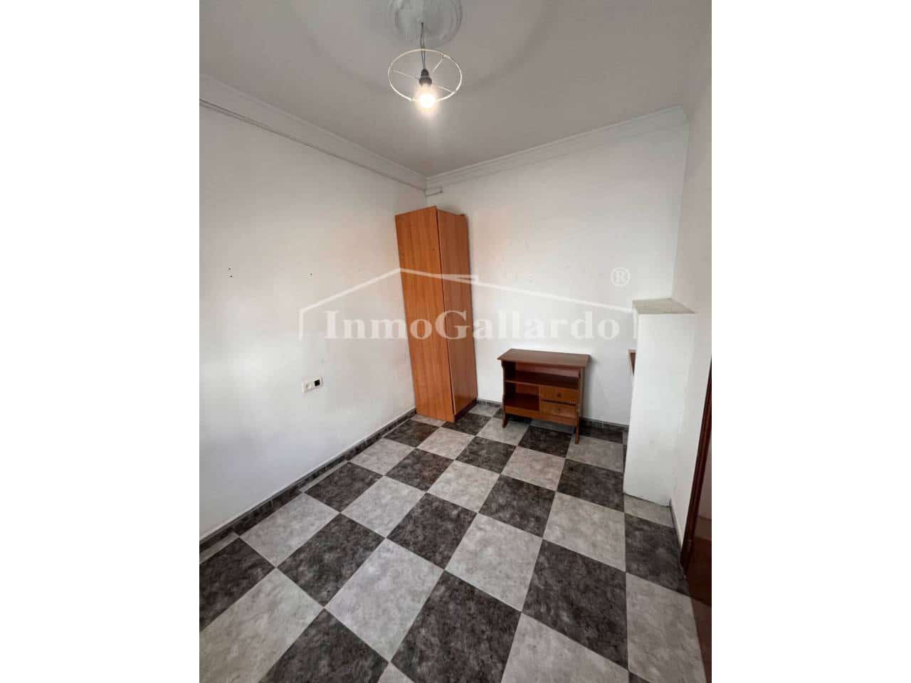 5 bedroom Townhouse for sale in Pizarra with garage - € 210,000 (Ref: 8471949)