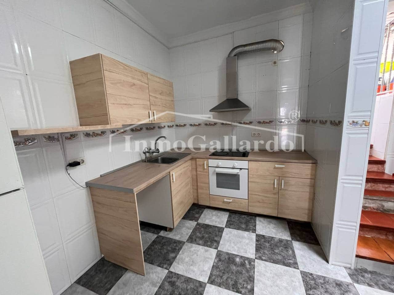 5 bedroom Townhouse for sale in Pizarra with garage - € 210,000 (Ref: 8471949)