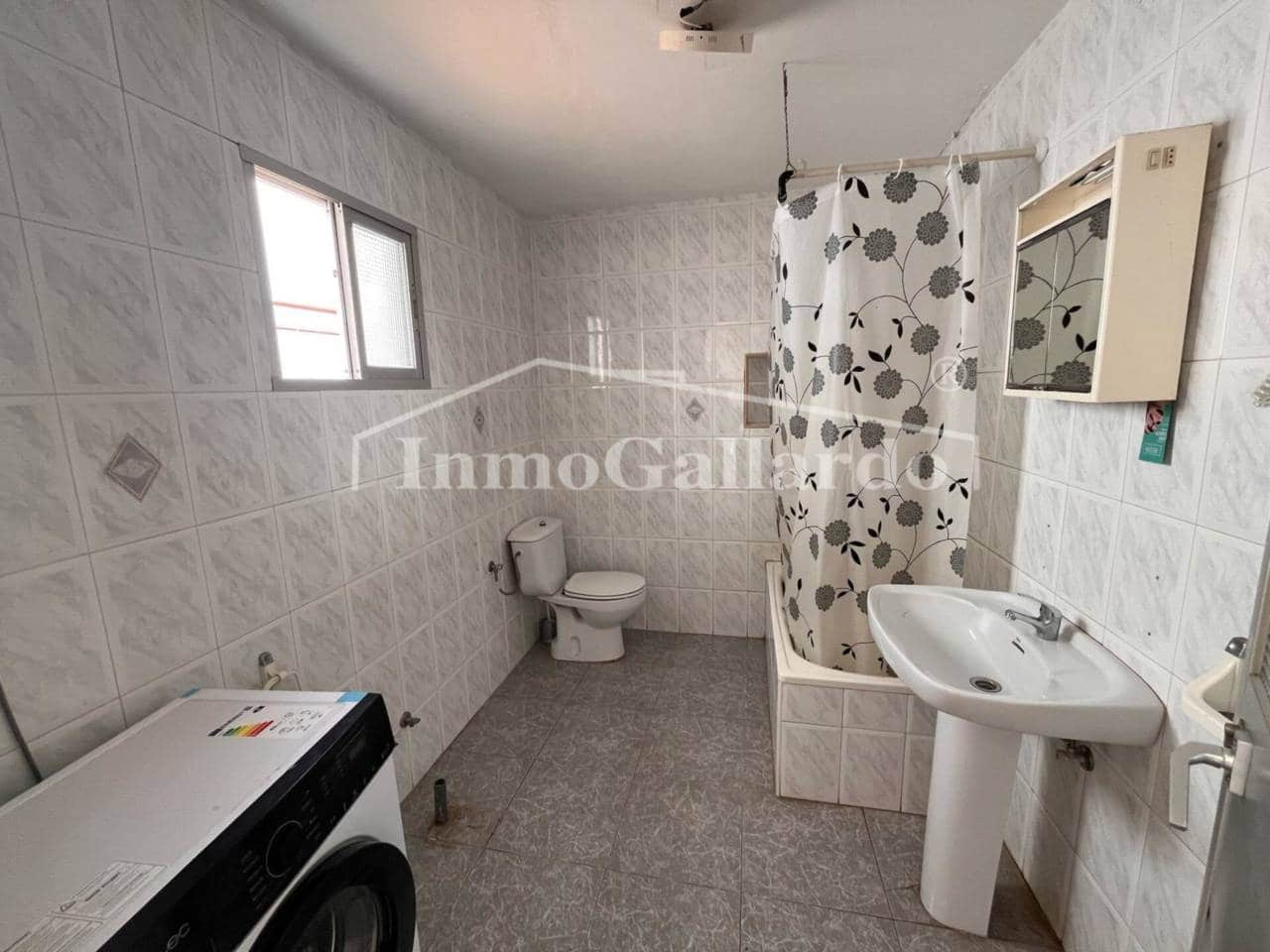 5 bedroom Townhouse for sale in Pizarra with garage - € 210,000 (Ref: 8471949)