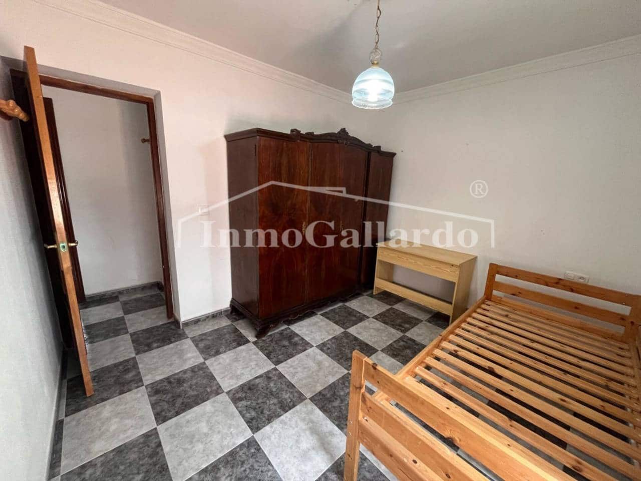 5 bedroom Townhouse for sale in Pizarra with garage - € 210,000 (Ref: 8471949)