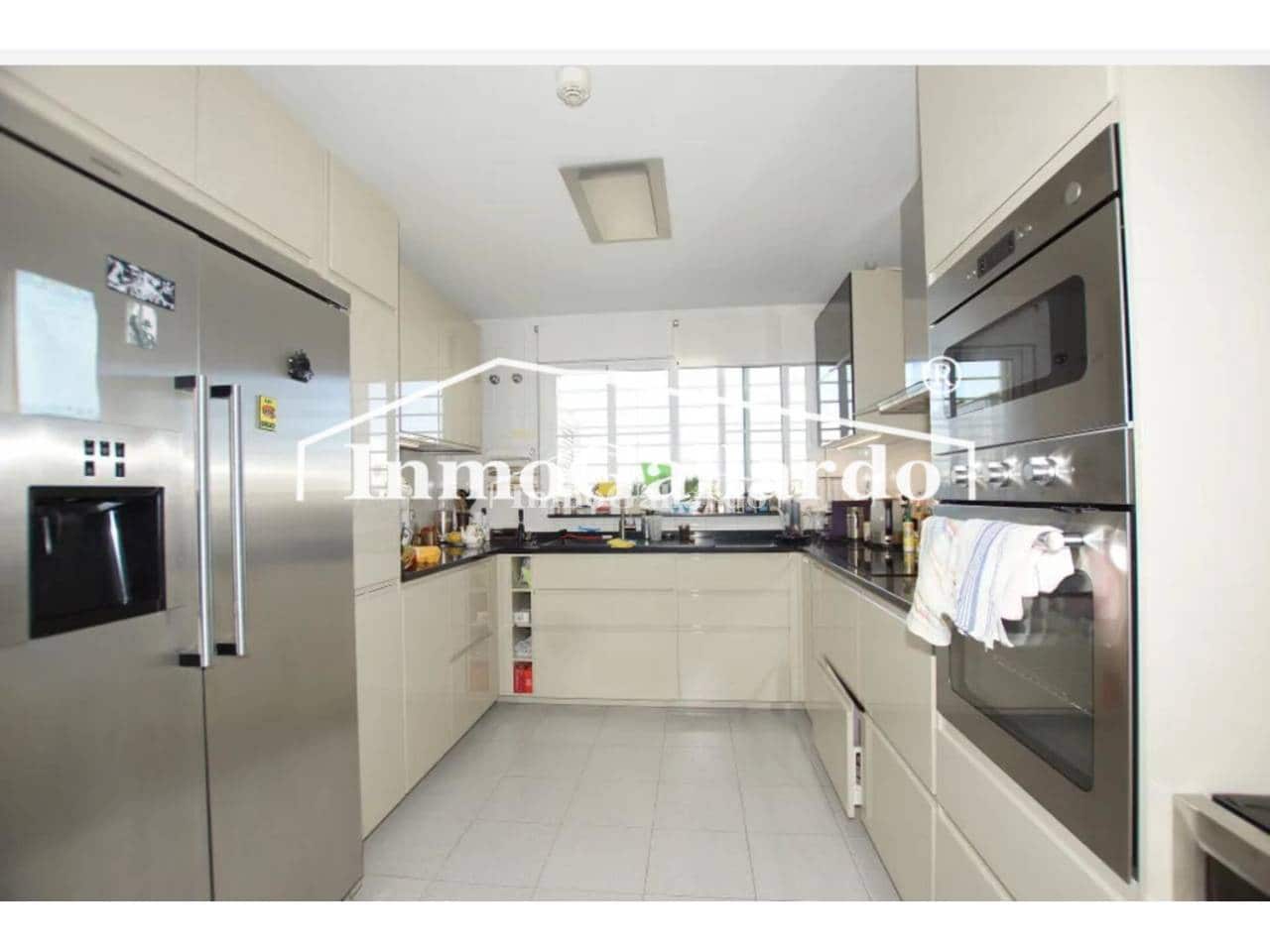 5 soveværelse Byhus til salg i Malaga by med swimmingpool garage - € 1.166.550 (Ref: 8546479)