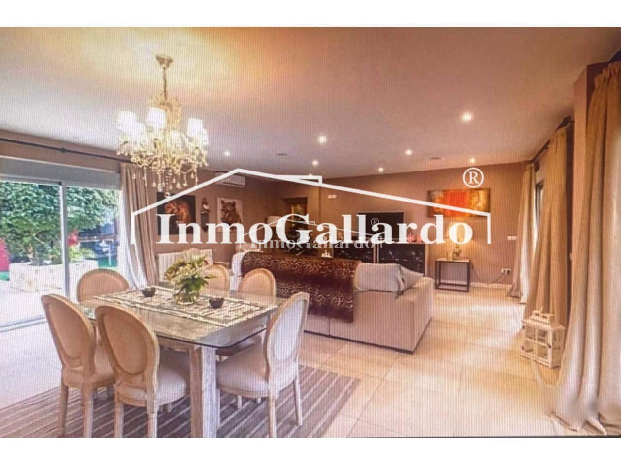 5 soverom Villa til salgs i Malaga by med svømmebasseng garasje - € 1 802 850 (Ref: 8551838)