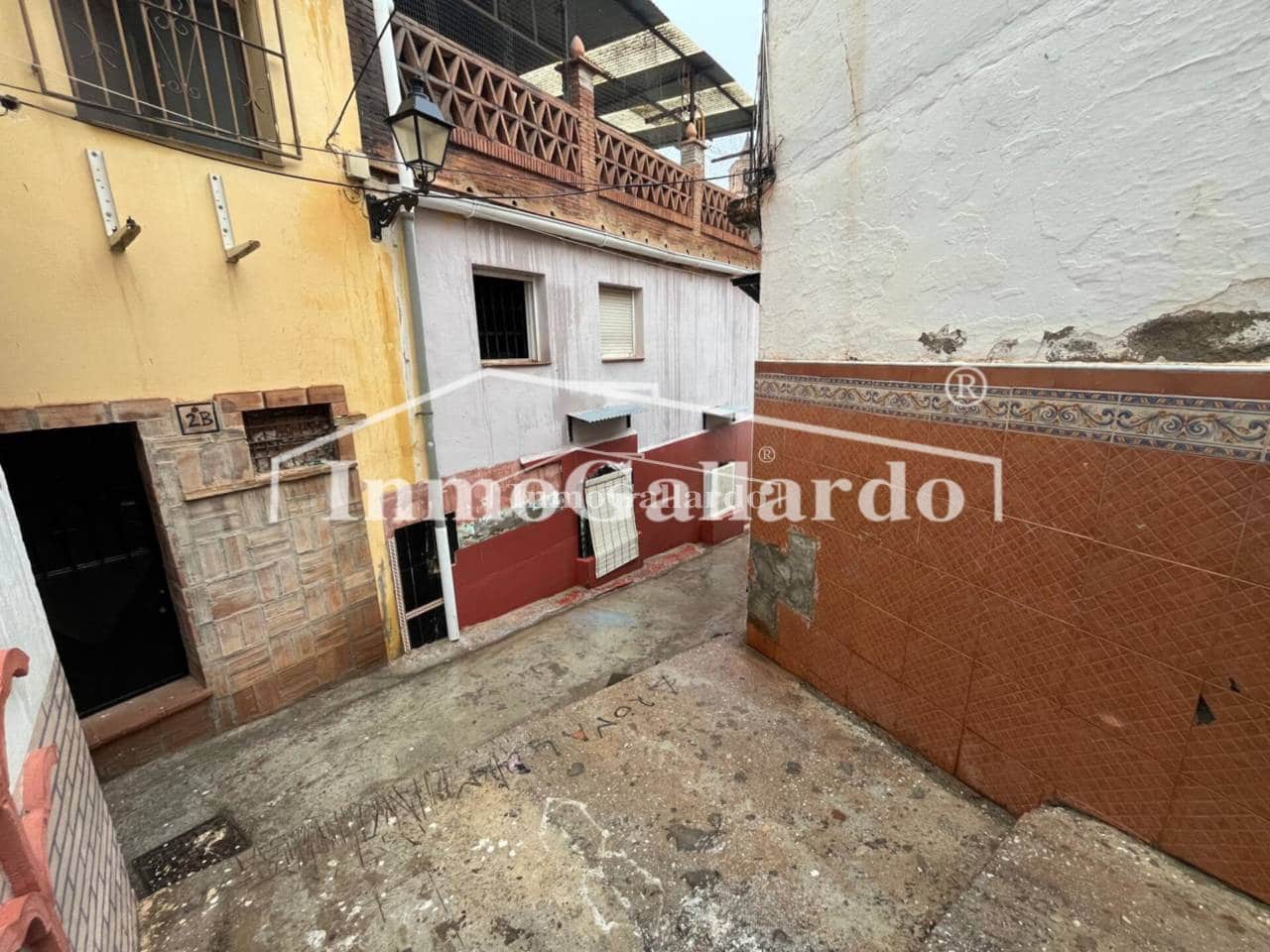 3 bedroom Villa for sale in Velez-Malaga - € 79,000 (Ref: 8586936)