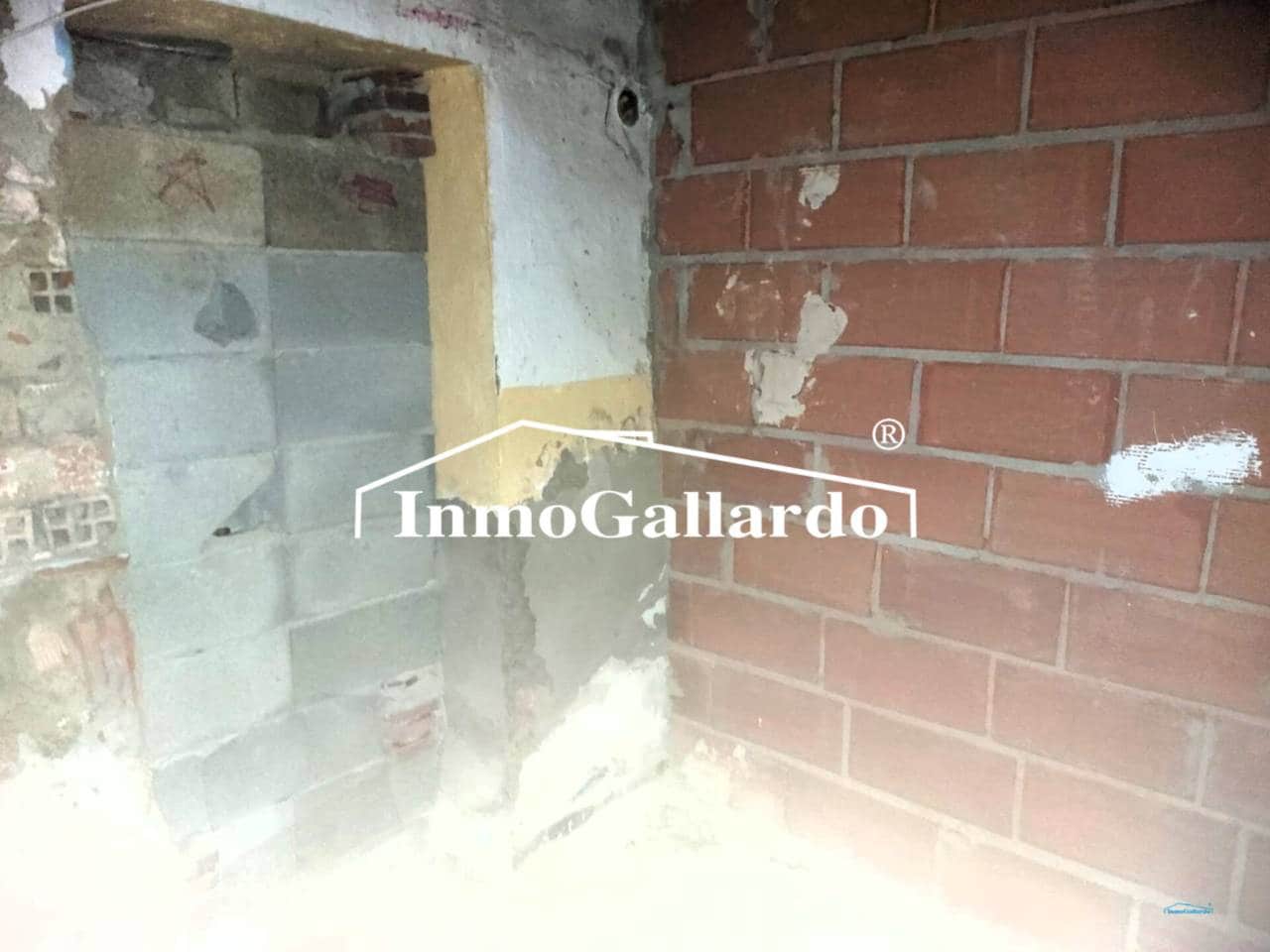 3 bedroom Villa for sale in Velez-Malaga - € 74,000 (Ref: 8586936)