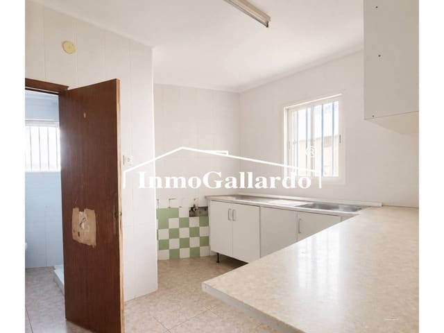 3 slaapkamer Villa te koop in Vélez-Málaga - € 69.000 (Ref: 8586936)