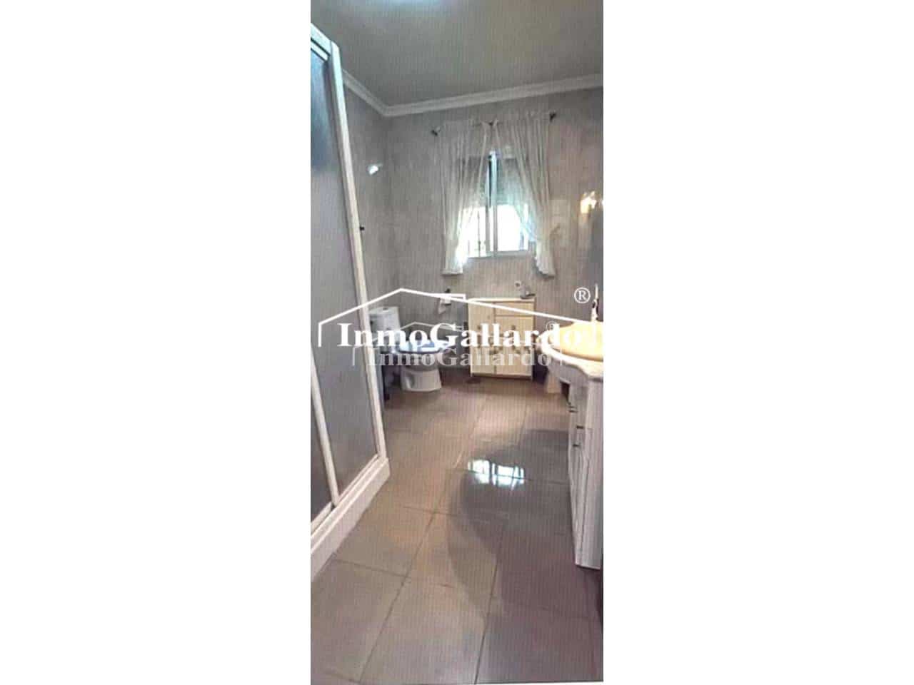 5 soveværelse Byhus til salg i Cutar med swimmingpool garage - € 371.200 (Ref: 8619601)