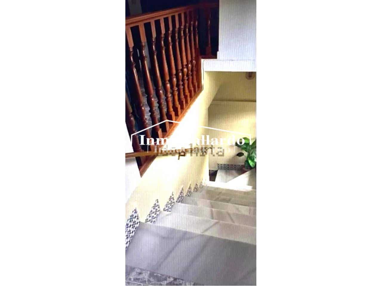 5 soveværelse Byhus til salg i Cutar med swimmingpool garage - € 371.200 (Ref: 8619601)