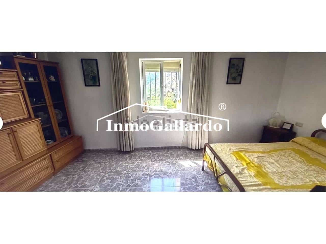 5 soveværelse Byhus til salg i Cutar med swimmingpool garage - € 371.200 (Ref: 8619601)