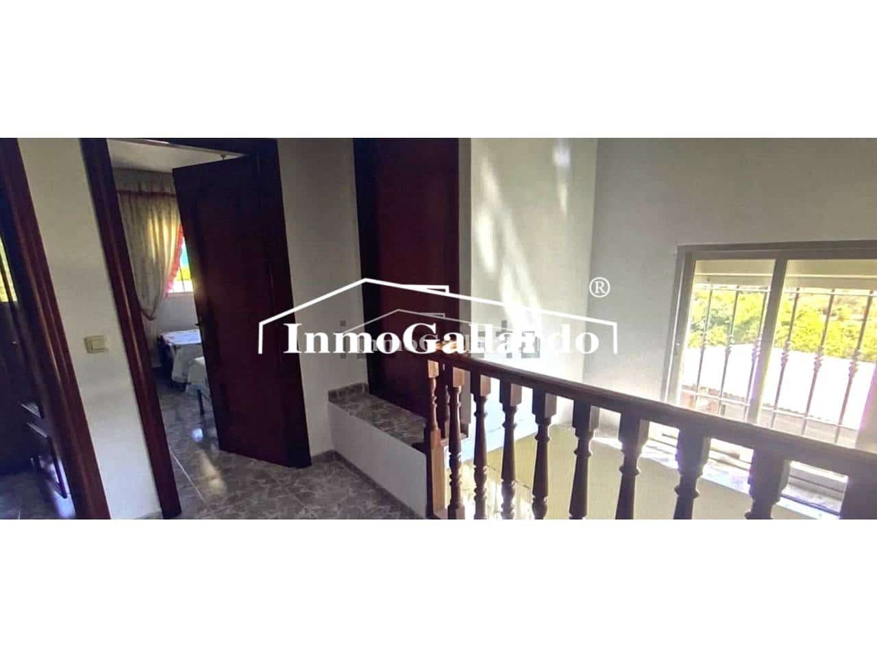 5 soveværelse Byhus til salg i Cutar med swimmingpool garage - € 371.200 (Ref: 8619601)