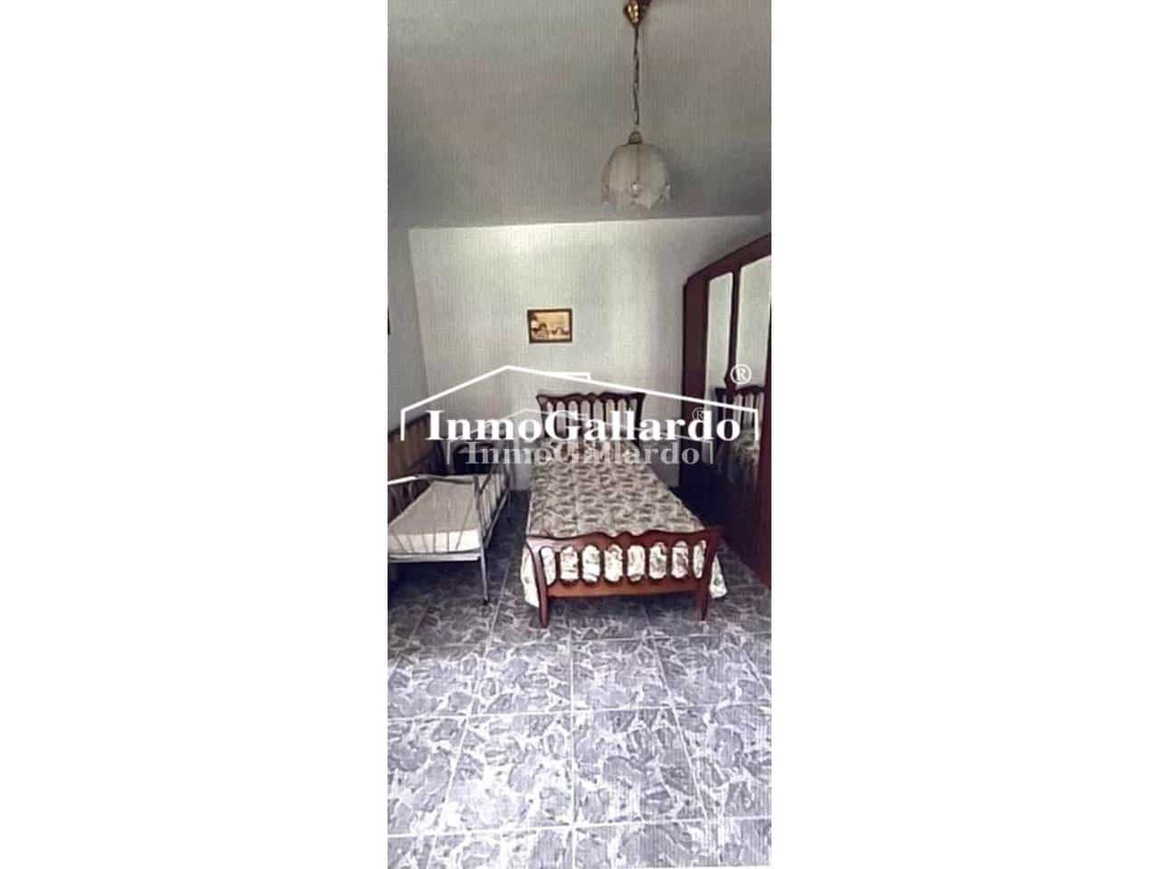 5 soveværelse Byhus til salg i Cutar med swimmingpool garage - € 371.200 (Ref: 8619601)