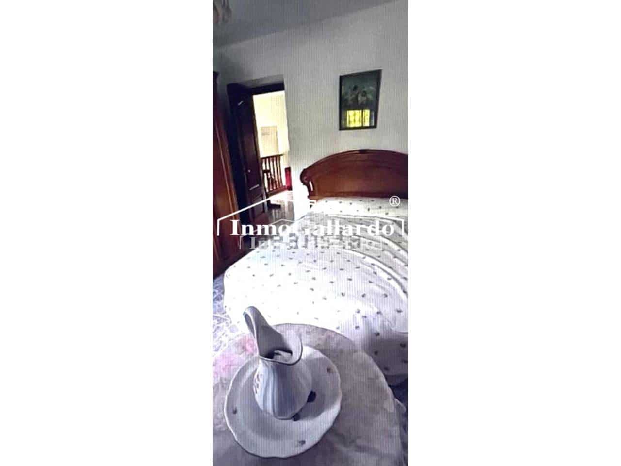 5 soveværelse Byhus til salg i Cutar med swimmingpool garage - € 371.200 (Ref: 8619601)