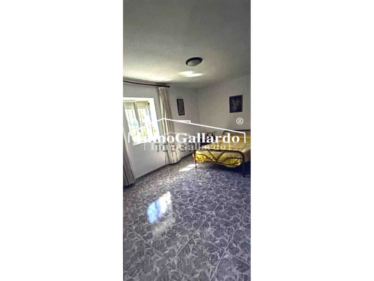 5 soveværelse Byhus til salg i Cutar med swimmingpool garage - € 371.200 (Ref: 8619601)