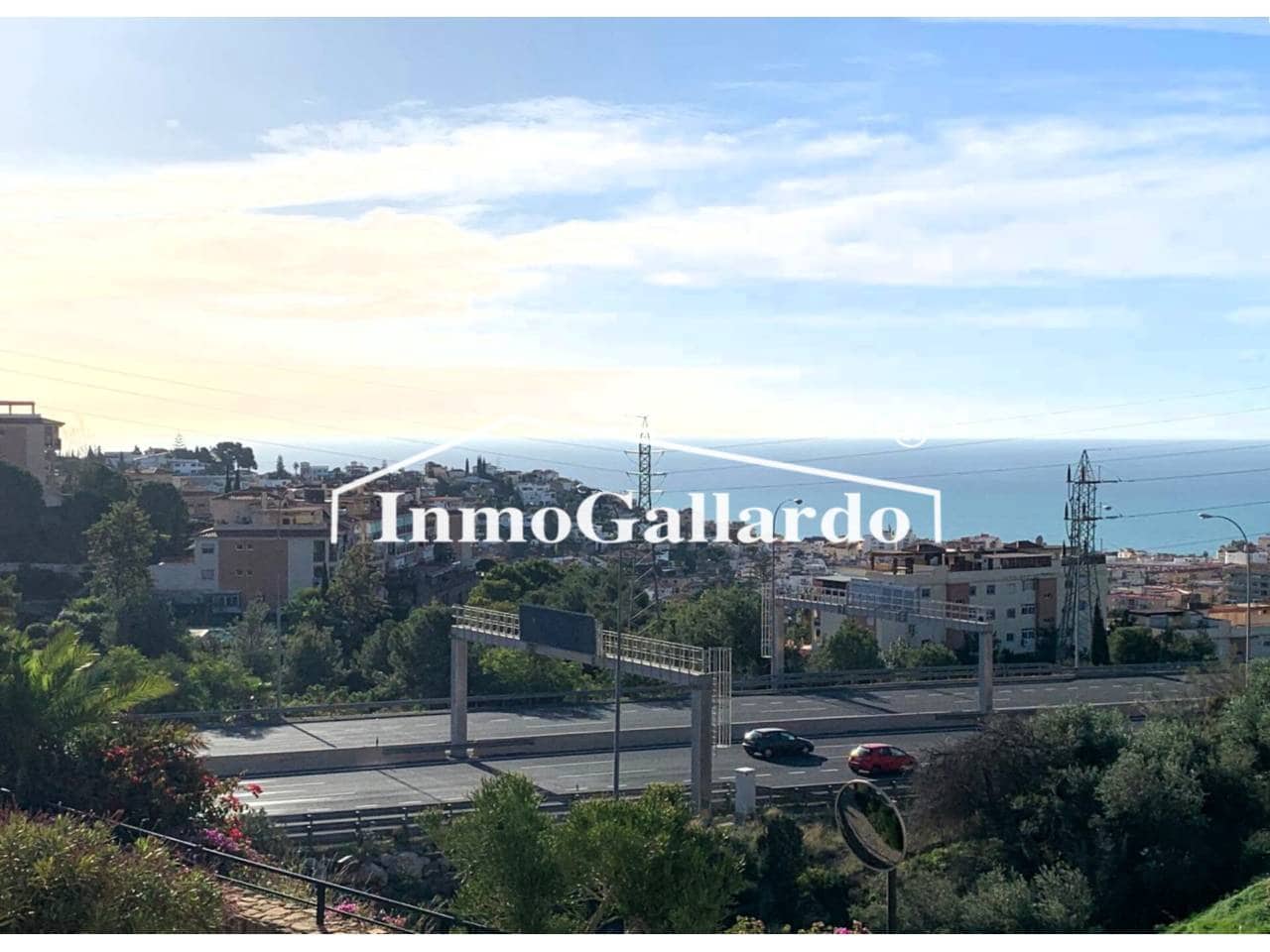 4 soveværelse Semi-Rækkehus til salg i Malaga by med swimmingpool garage - € 928.000 (Ref: 8727161)