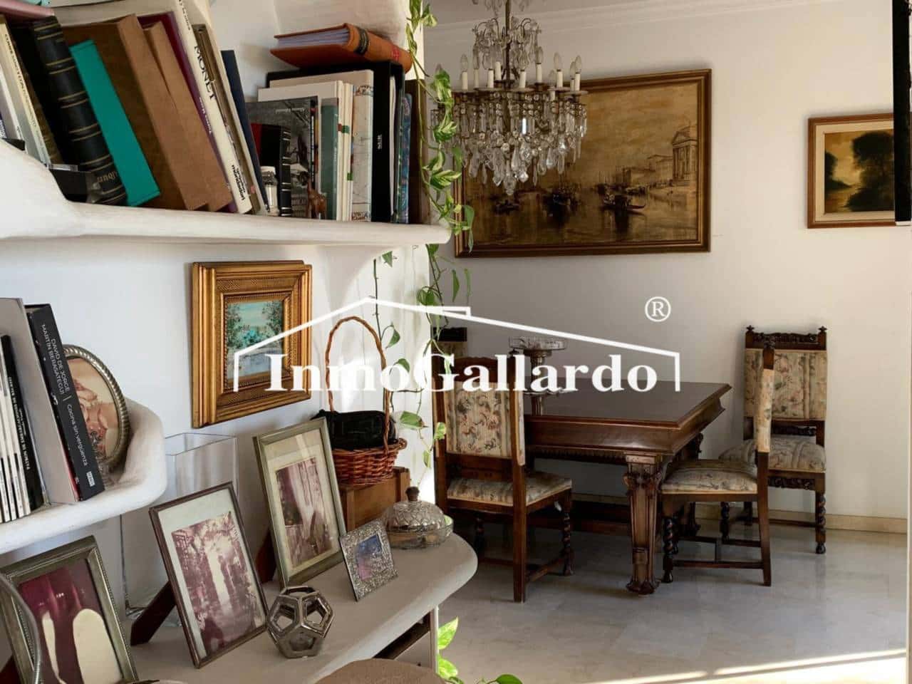 4 soveværelse Semi-Rækkehus til salg i Malaga by med swimmingpool garage - € 928.000 (Ref: 8727161)