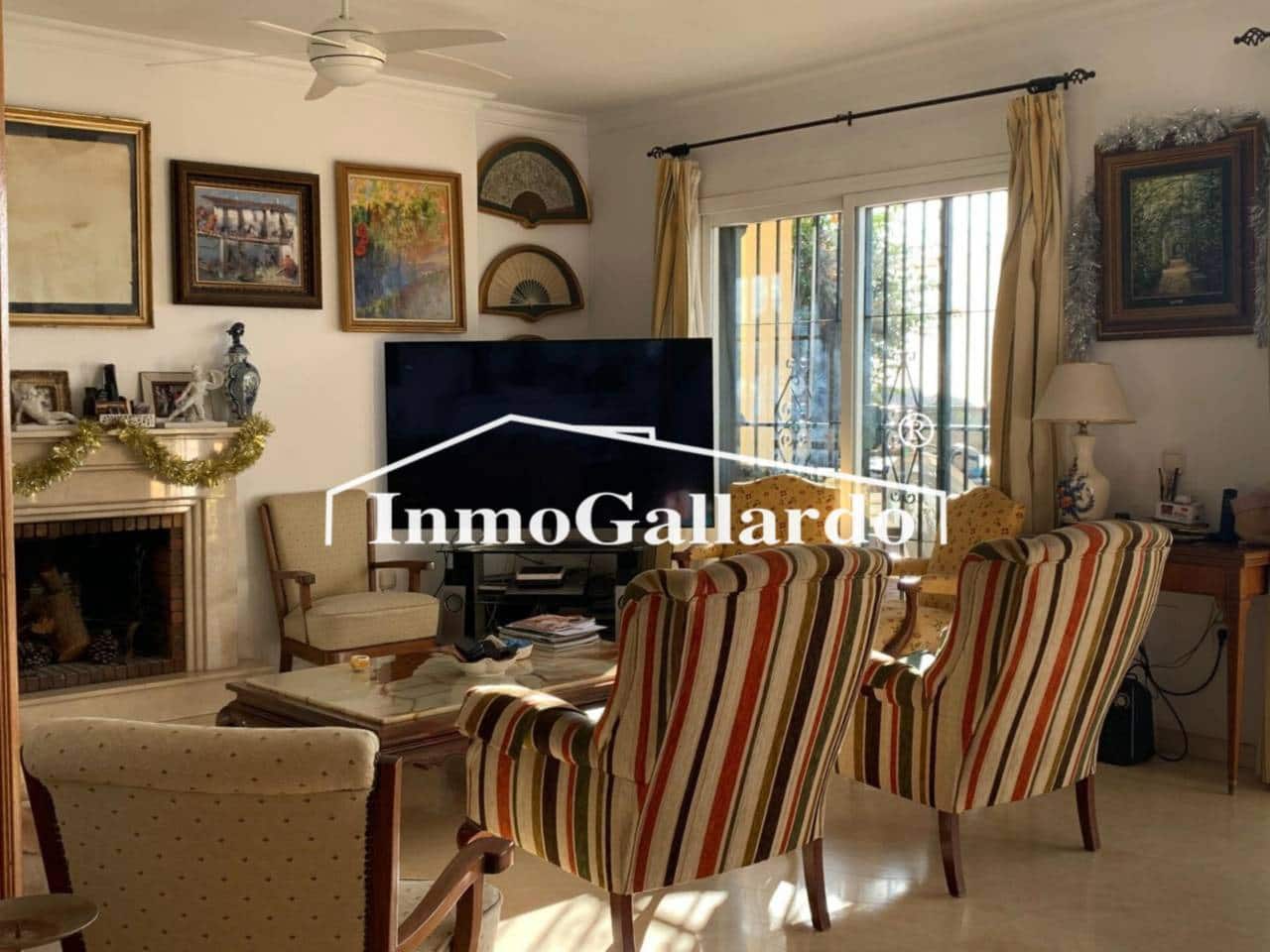 4 soveværelse Semi-Rækkehus til salg i Malaga by med swimmingpool garage - € 928.000 (Ref: 8727161)