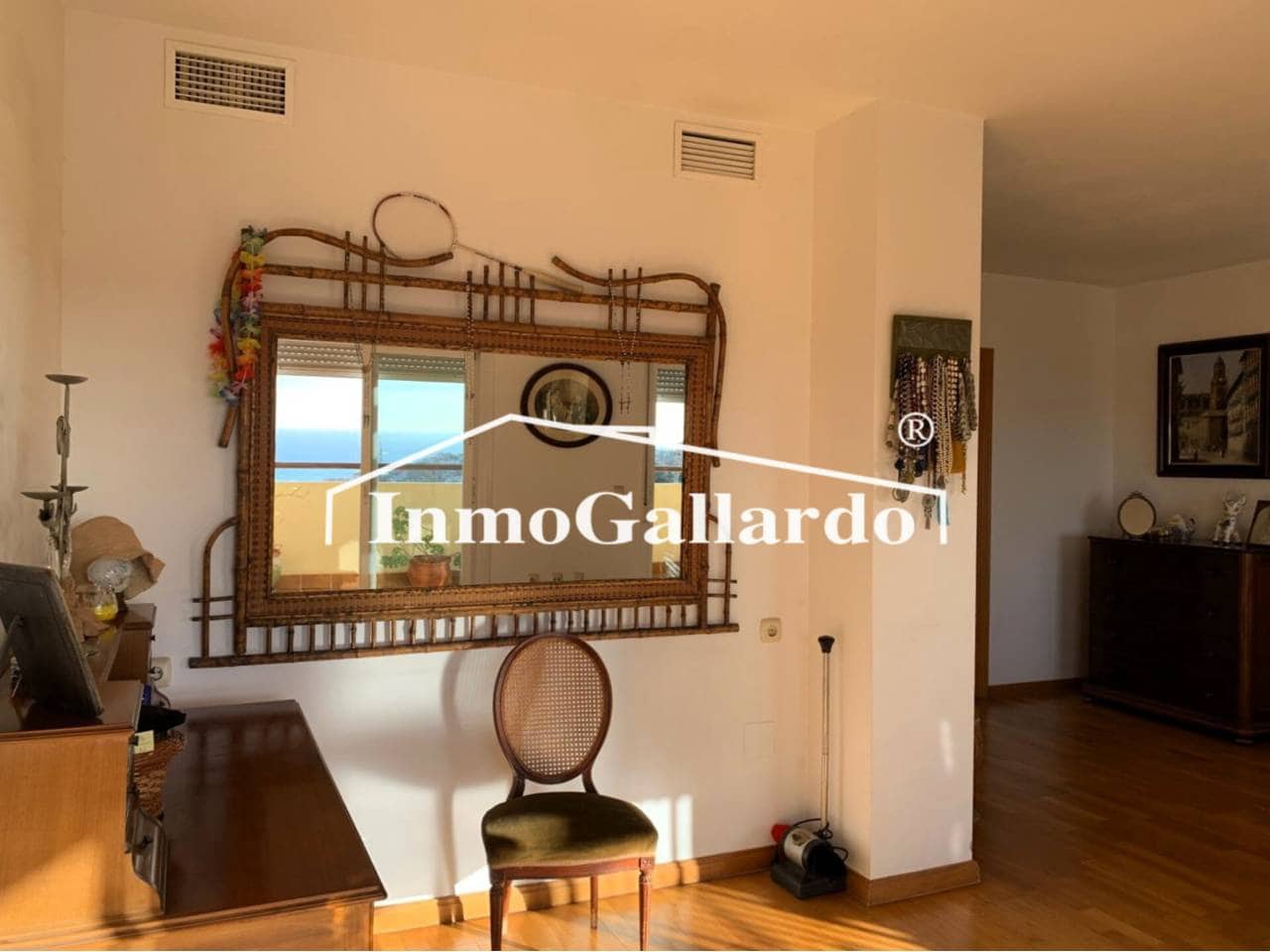 4 soveværelse Semi-Rækkehus til salg i Malaga by med swimmingpool garage - € 928.000 (Ref: 8727161)