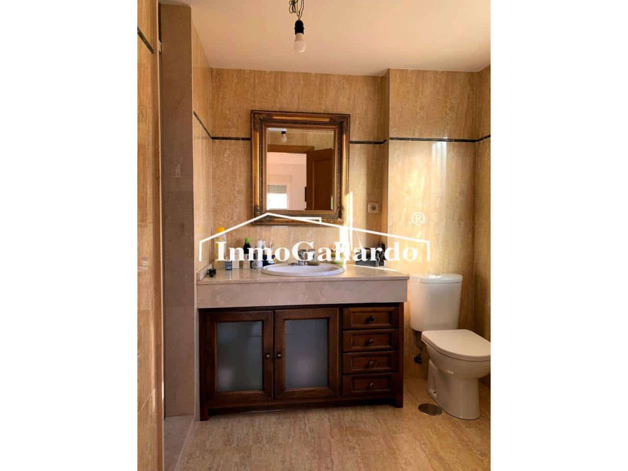 4 soveværelse Semi-Rækkehus til salg i Malaga by med swimmingpool garage - € 928.000 (Ref: 8727161)