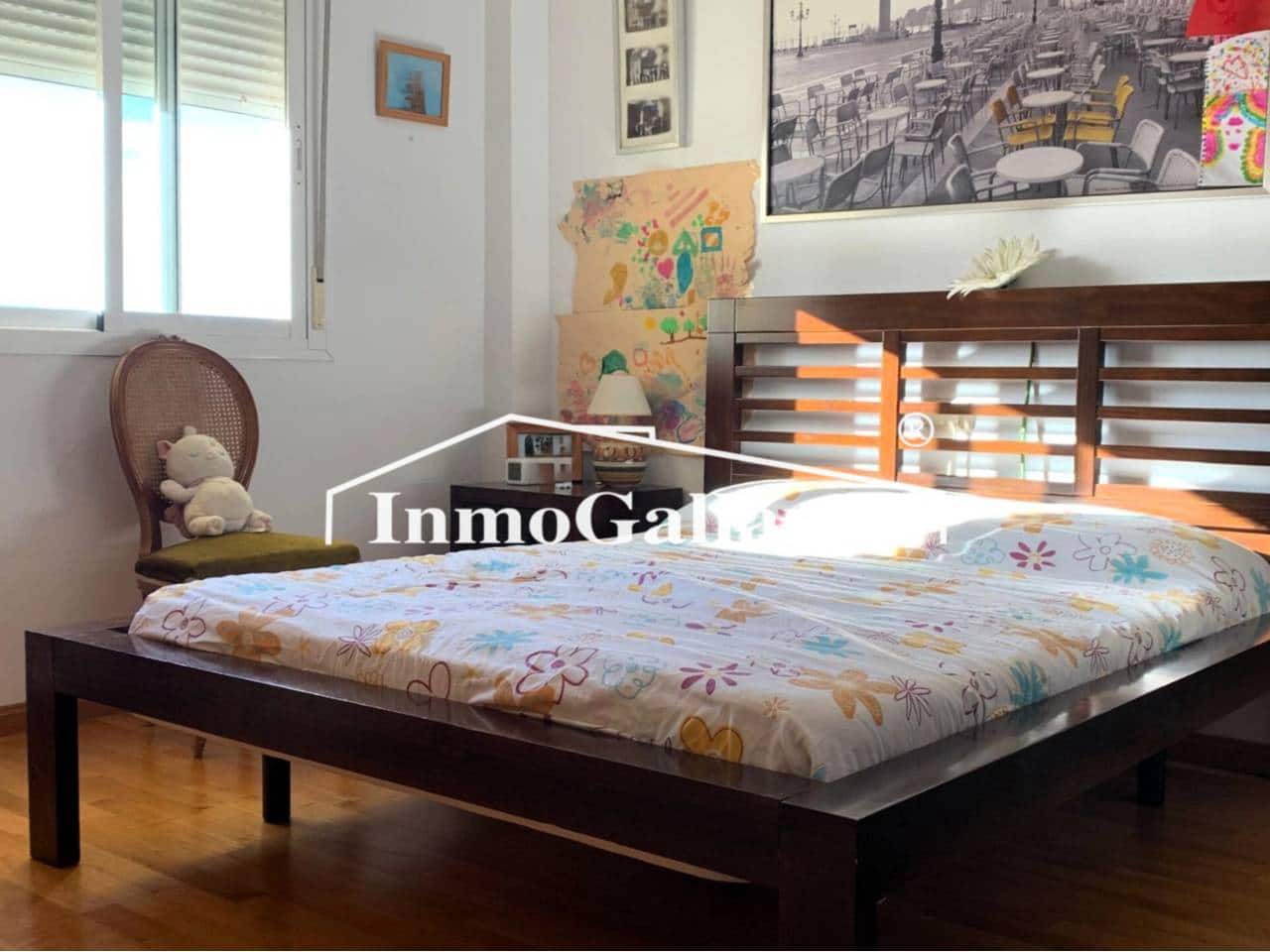 4 soveværelse Semi-Rækkehus til salg i Malaga by med swimmingpool garage - € 928.000 (Ref: 8727161)