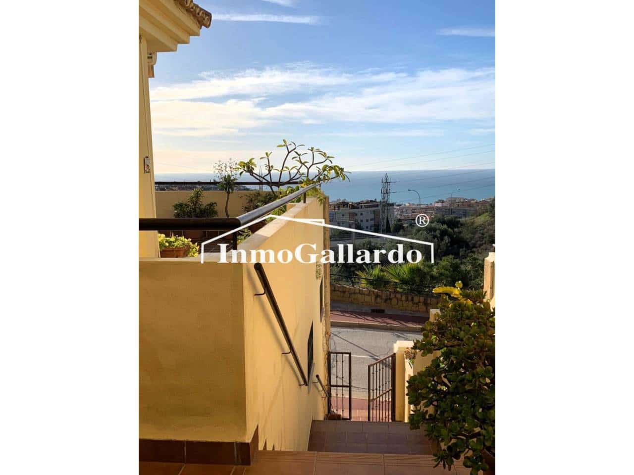 4 soveværelse Semi-Rækkehus til salg i Malaga by med swimmingpool garage - € 928.000 (Ref: 8727161)