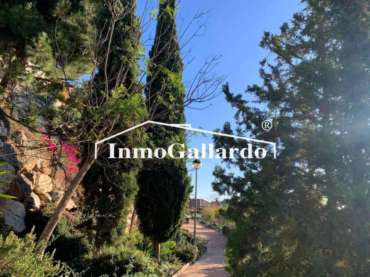 4 soveværelse Semi-Rækkehus til salg i Malaga by med swimmingpool garage - € 928.000 (Ref: 8727161)