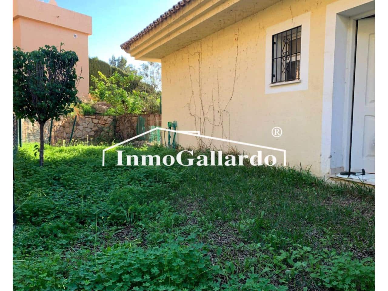 4 soveværelse Semi-Rækkehus til salg i Malaga by med swimmingpool garage - € 928.000 (Ref: 8727161)