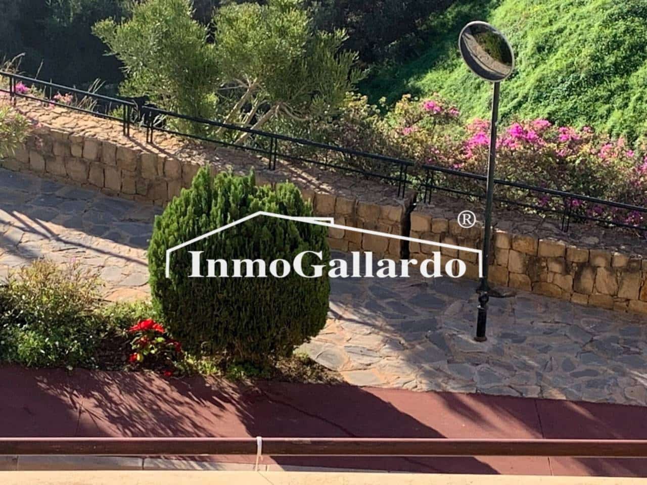 4 soveværelse Semi-Rækkehus til salg i Malaga by med swimmingpool garage - € 928.000 (Ref: 8727161)