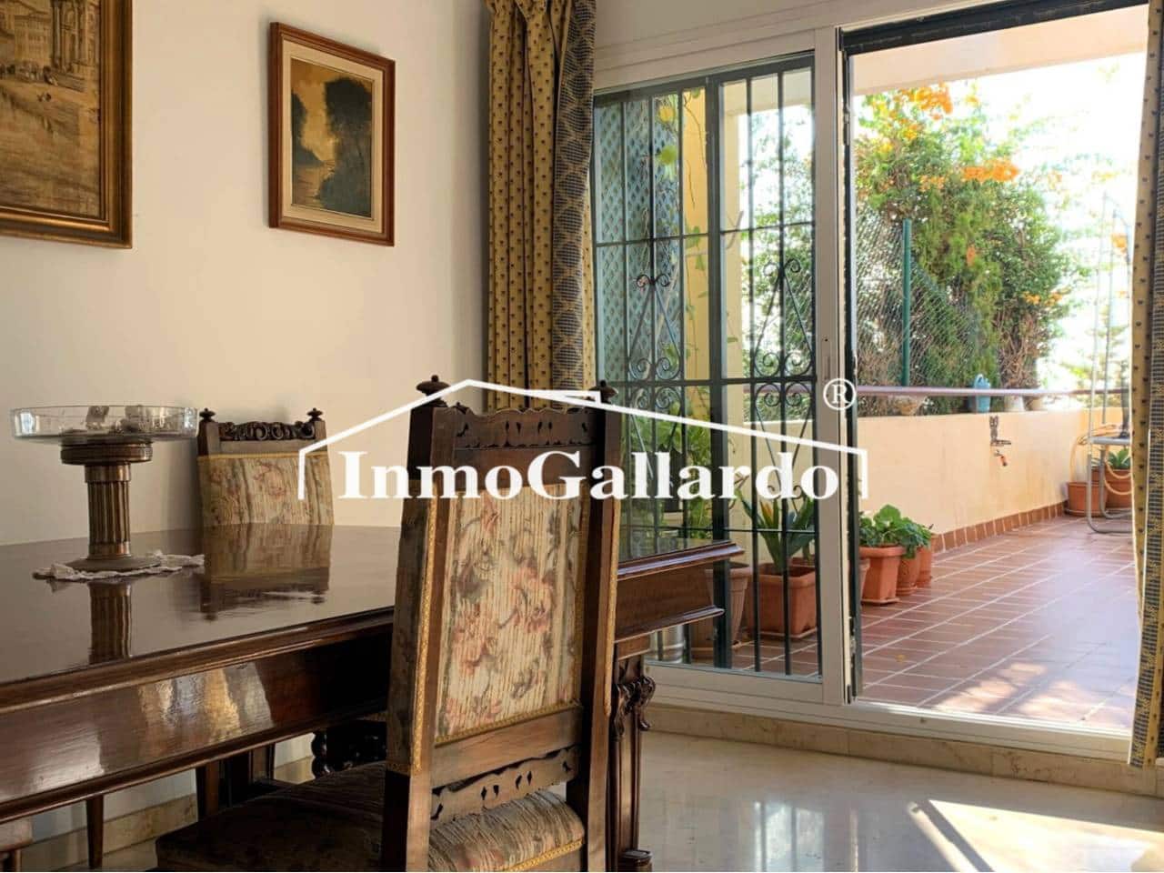 4 soveværelse Semi-Rækkehus til salg i Malaga by med swimmingpool garage - € 928.000 (Ref: 8727161)