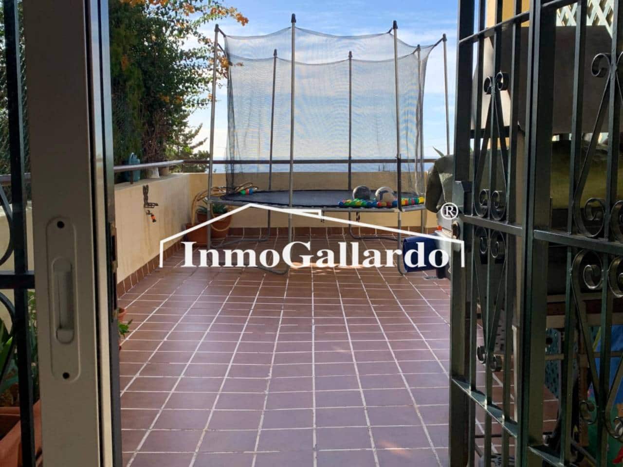 4 soveværelse Semi-Rækkehus til salg i Malaga by med swimmingpool garage - € 928.000 (Ref: 8727161)