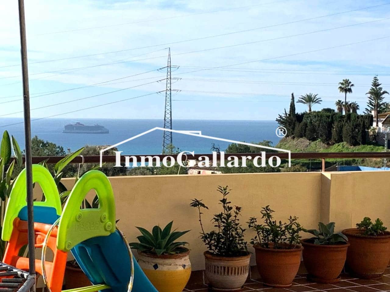 4 soveværelse Semi-Rækkehus til salg i Malaga by med swimmingpool garage - € 928.000 (Ref: 8727161)