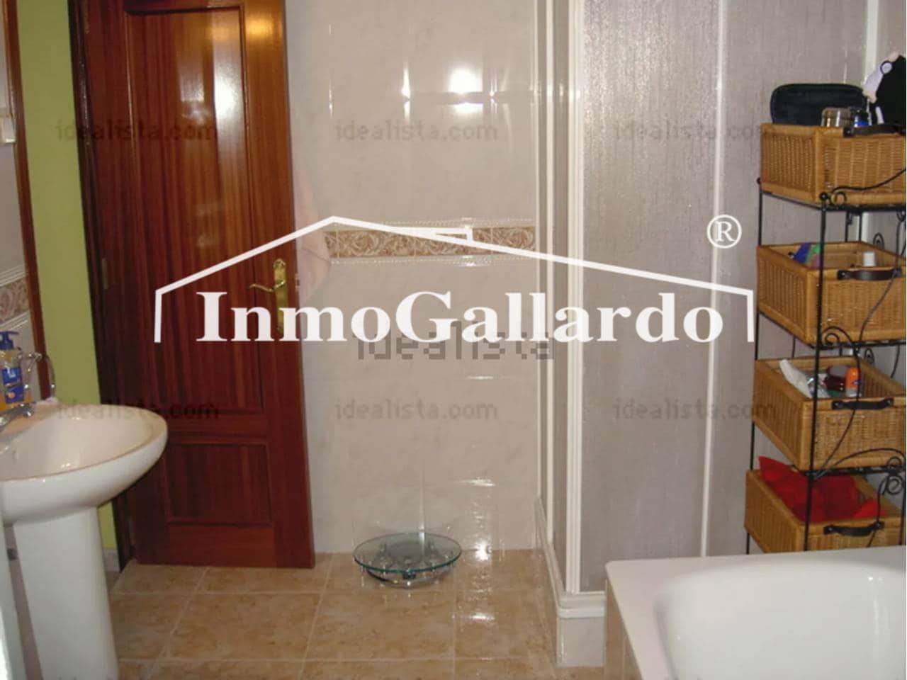 5 soveværelse Rækkehus til salg i Malaga by - € 470.000 (Ref: 8910743)