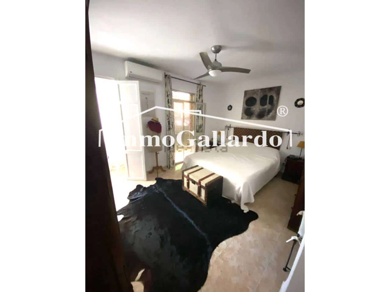 5 soveværelse Rækkehus til salg i Malaga by - € 470.000 (Ref: 8910743)