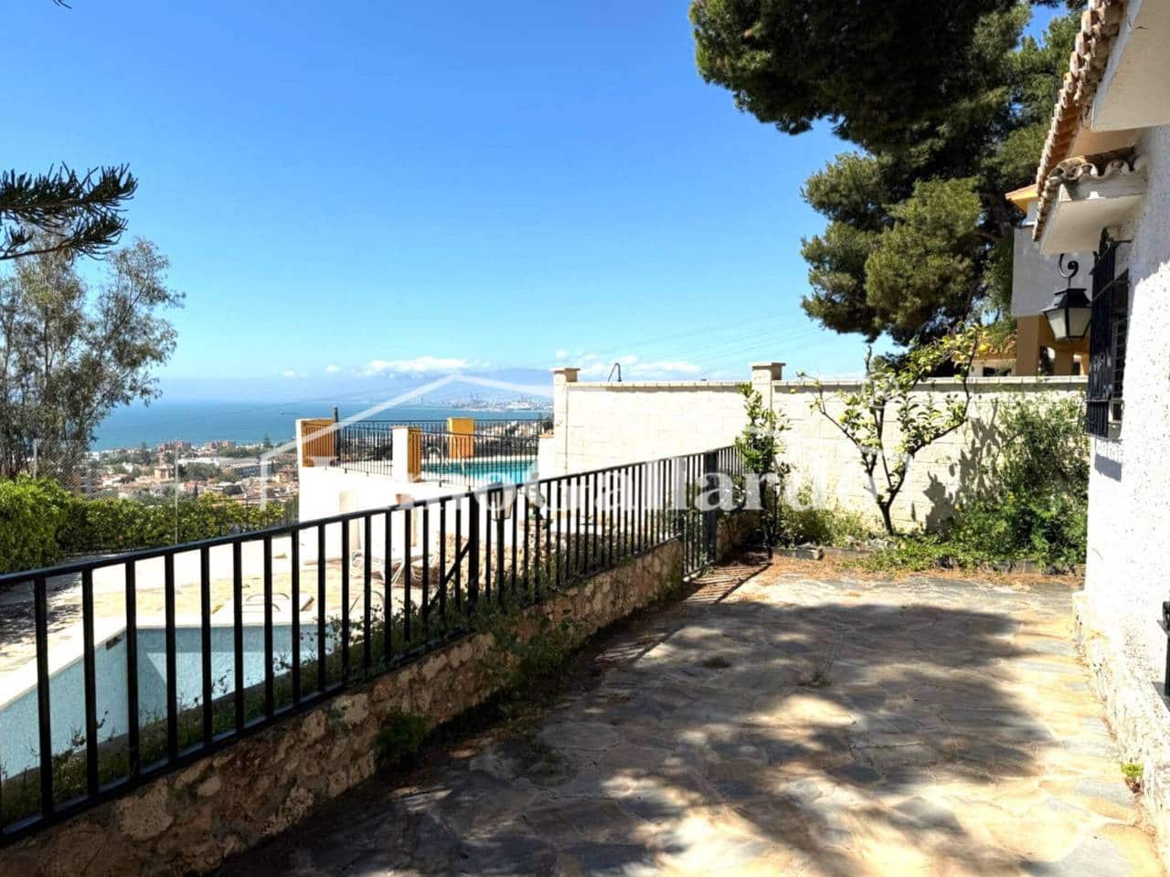 4 sypialnia Dom na sprzedaż w Miasto Malaga z basenem garażem - 1 024 400 € (Ref: 8948396)